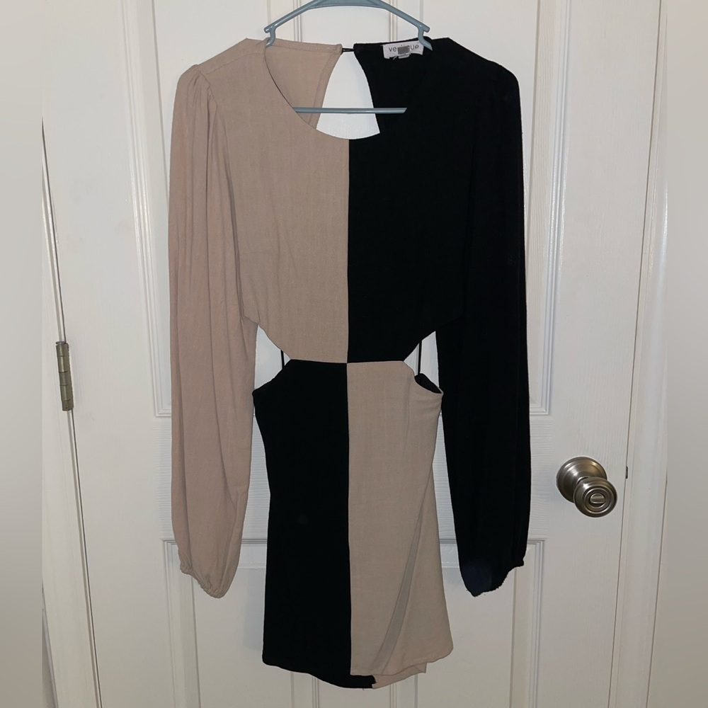 Vestique color block mini dress